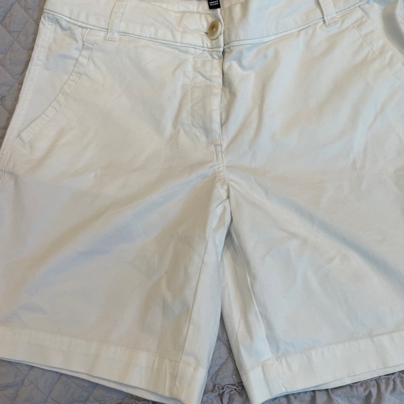 Saks Fifth Avenue White Chino shorts - Size 2 NWT - Picture 1 of 4